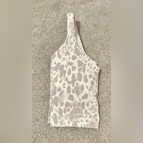✨ Lululemon White Cheetah Print Align Tank - Picture 3 of 7